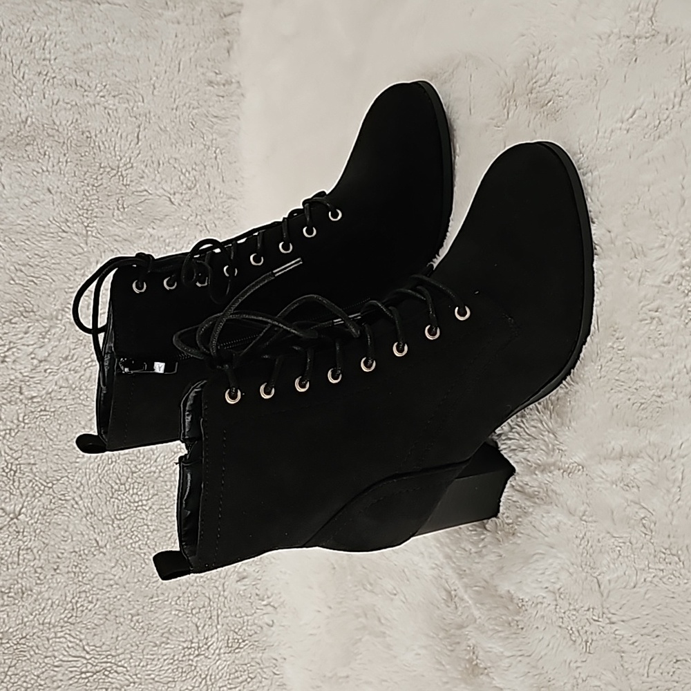Journee Baylor Black Boots